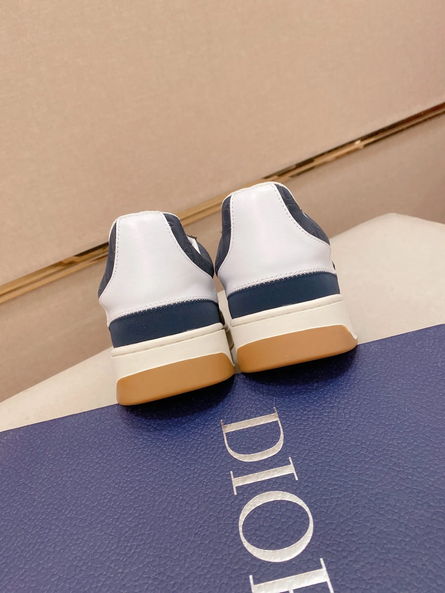 Men's shoes 💰: 400💰 [Dior·Dior] New casual sports style men's shoes, new spring and summer design, perfect workmanship, lace-up lazy style to create wardrobe quality, upper: imported cowhide, sheepskin lining is soft and comfortable, ultra-light TPU wear-resistant outsole, simple, versatile fashion men's shoes, excellent color code number 38--44. (Can be customized for 45 non-refundable)